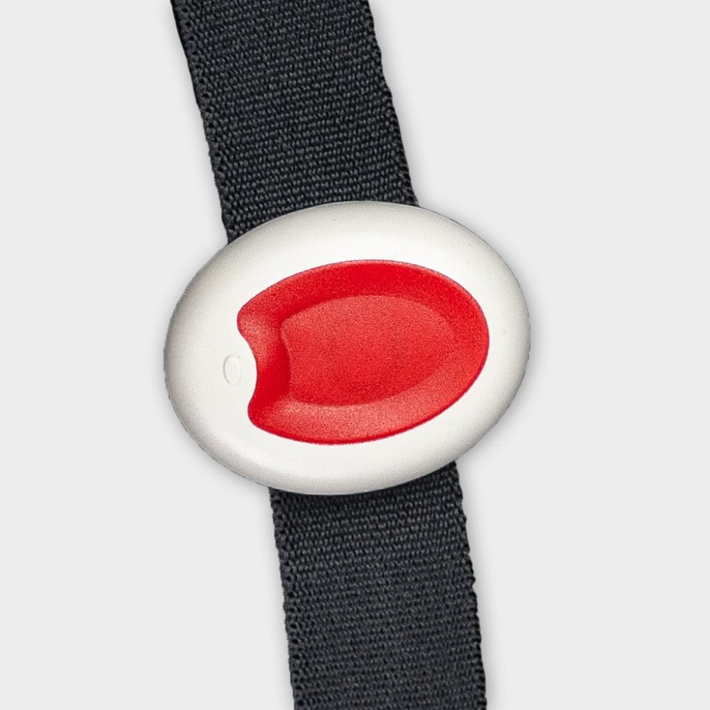 Armband für Hausnotruf mit roten Knopf